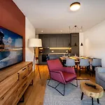 Дерев'яний котедж Aves Hotel&apartment Ароза