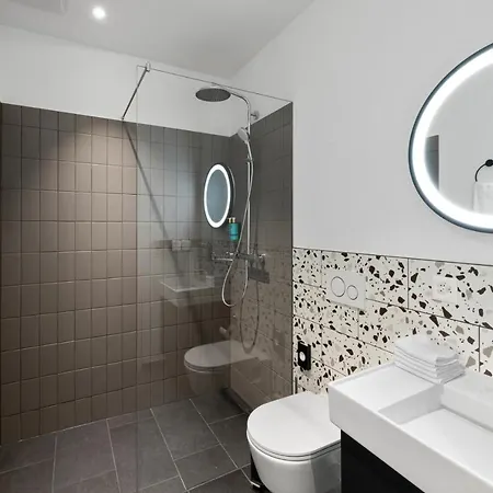Aves Hotel&apartment أروسا